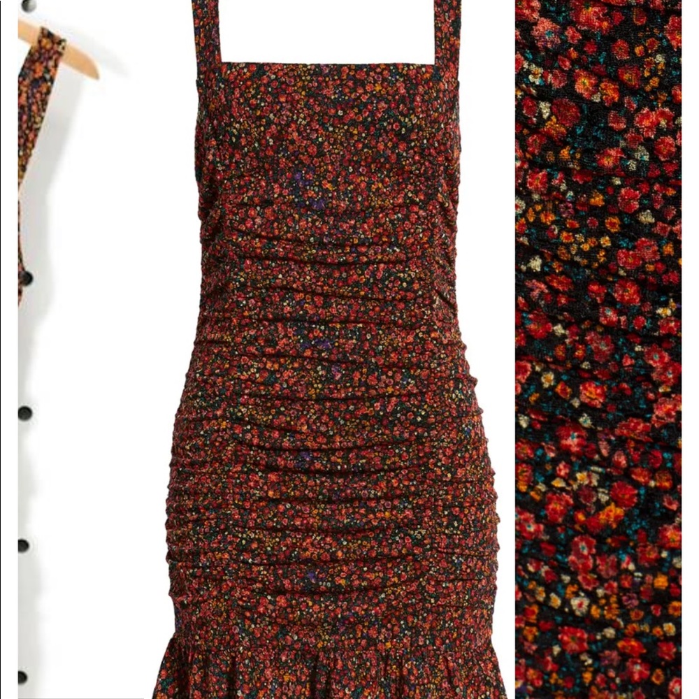 Leith Ruched Dress - Picture 2 of 4